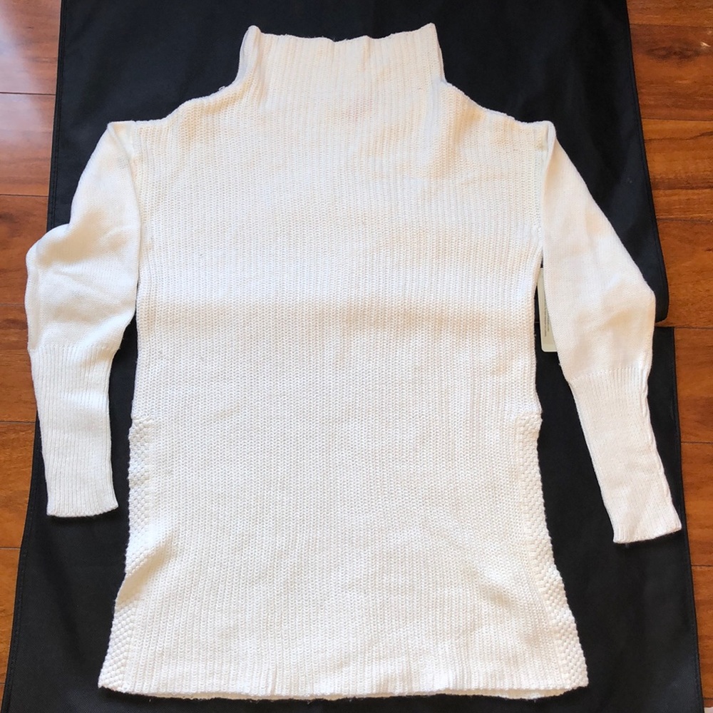 cloth. sweater /turtleneck top/ small/NWT